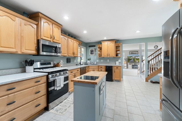 10740 Emerald Drive, Cement City, MI 49233