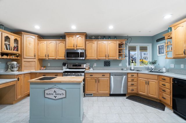 10740 Emerald Drive, Cement City, MI 49233