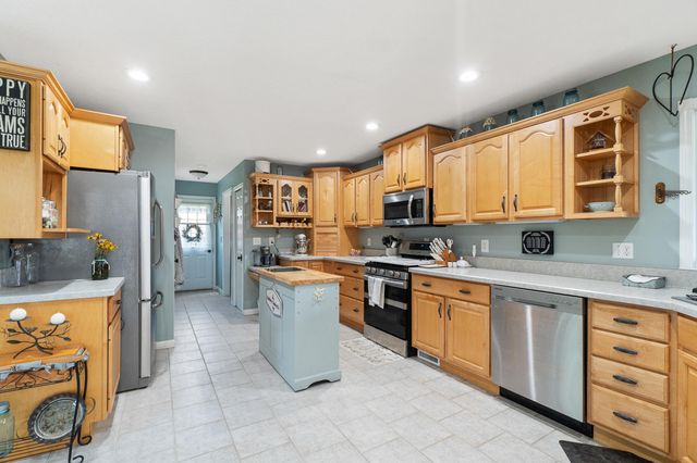 10740 Emerald Drive, Cement City, MI 49233