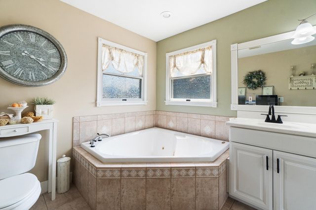 10740 Emerald Drive, Cement City, MI 49233