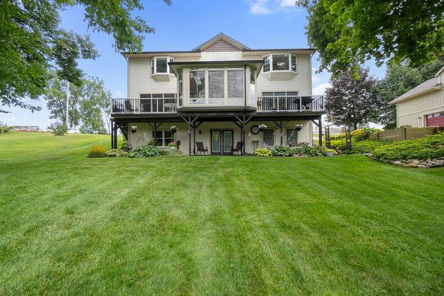 10740 Emerald Drive, Cement City, MI 49233