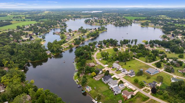 10740 Emerald Drive, Cement City, MI 49233