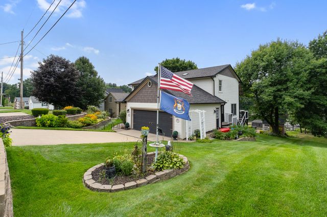 10740 Emerald Drive, Cement City, MI 49233