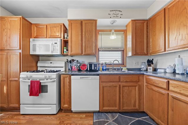 126 Clinton Avenue, Akron, OH 44301