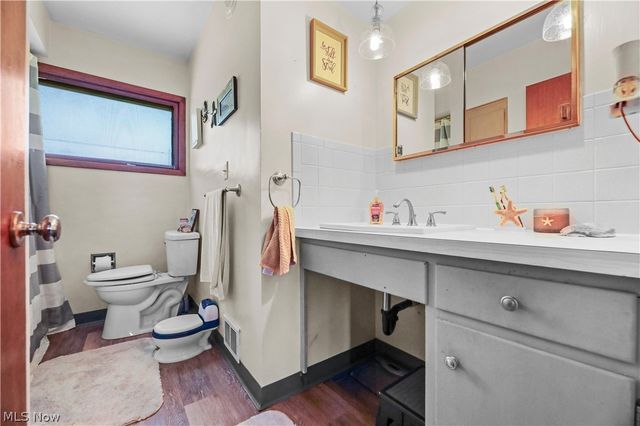 126 Clinton Avenue, Akron, OH 44301