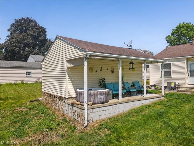 126 Clinton Avenue, Akron, OH 44301