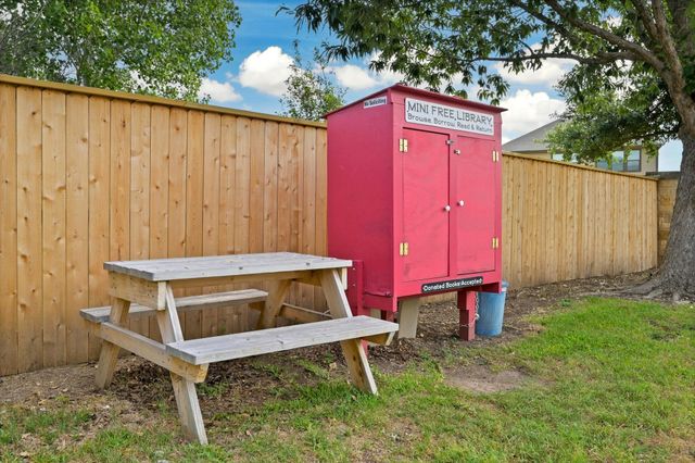 2215 McCombs ST, Georgetown, TX 78626
