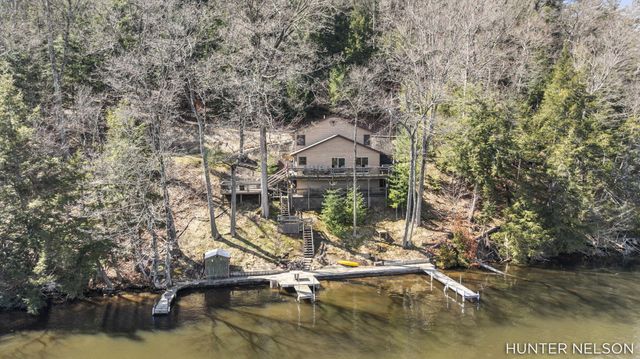 4600 S Teal Lane, Big Prairie Twp, MI 49337