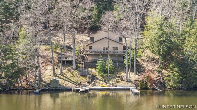 4600 S Teal Lane, Big Prairie Twp, MI 49337