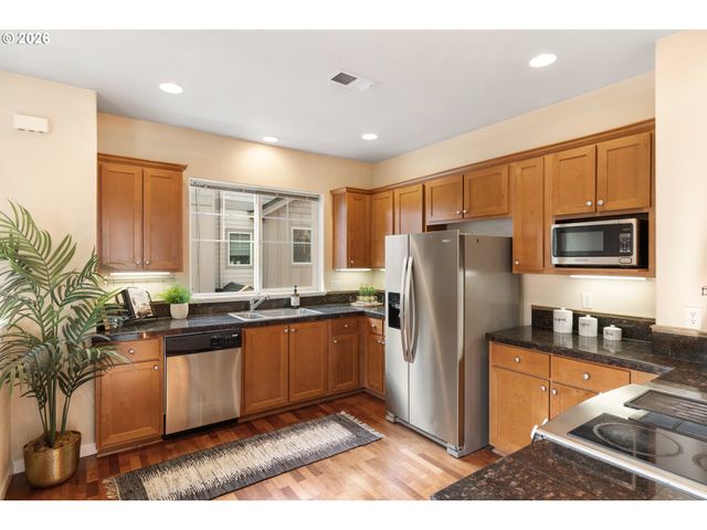 10336 Sw HOLLYRIDGE Ln, Beaverton, OR 97005