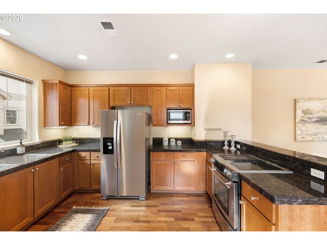 10336 Sw HOLLYRIDGE Ln, Beaverton, OR 97005