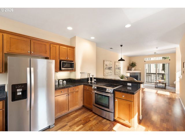 10336 Sw HOLLYRIDGE Ln, Beaverton, OR 97005