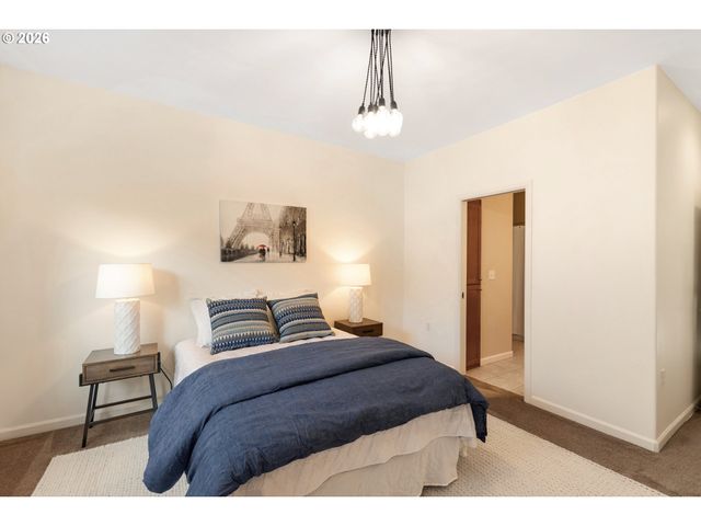 10336 Sw HOLLYRIDGE Ln, Beaverton, OR 97005