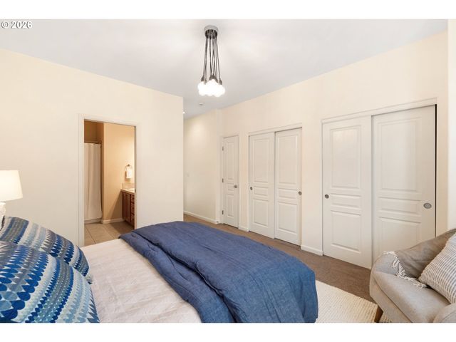 10336 Sw HOLLYRIDGE Ln, Beaverton, OR 97005