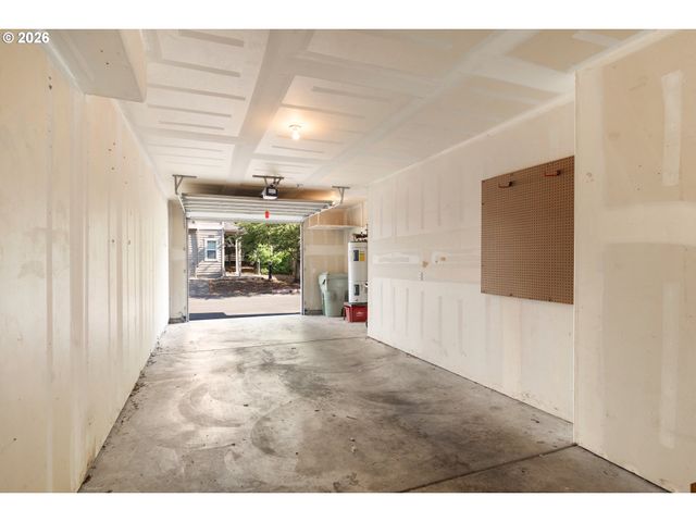 10336 Sw HOLLYRIDGE Ln, Beaverton, OR 97005