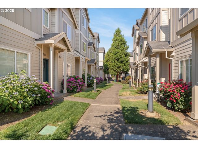 10336 Sw HOLLYRIDGE Ln, Beaverton, OR 97005