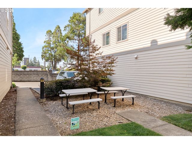 10336 Sw HOLLYRIDGE Ln, Beaverton, OR 97005