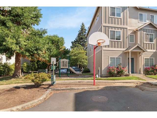 10336 Sw HOLLYRIDGE Ln, Beaverton, OR 97005