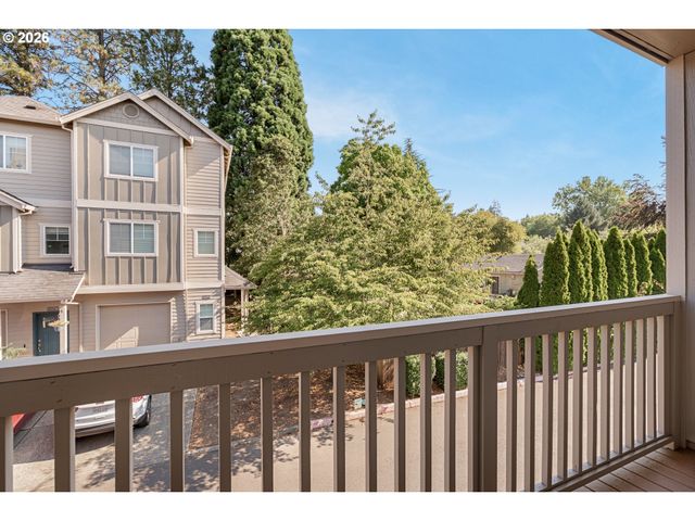 10336 Sw HOLLYRIDGE Ln, Beaverton, OR 97005