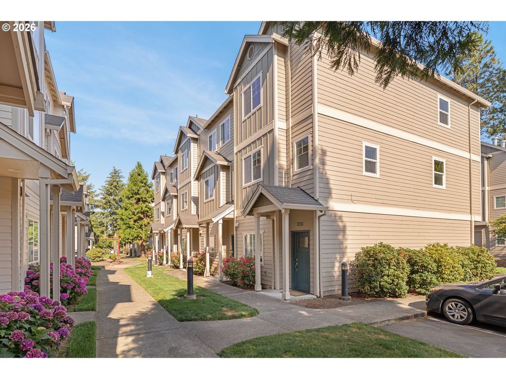 10336 Sw HOLLYRIDGE Ln, Beaverton, OR 97005