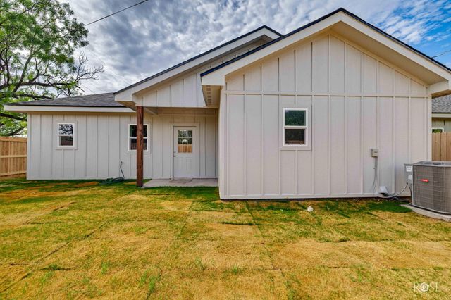 56 E 17th Street, San Angelo, TX 76903