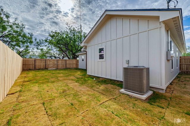 56 E 17th Street, San Angelo, TX 76903