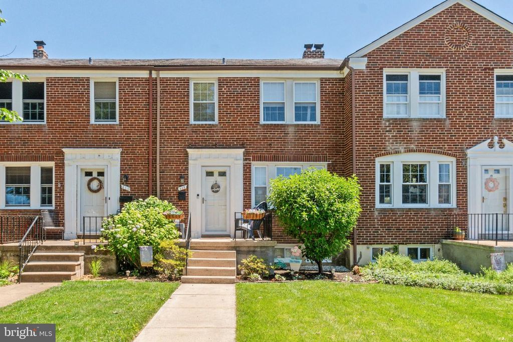 Image 1 of property listing at 409 STRATFORD RD, Baltimore, MD 21228