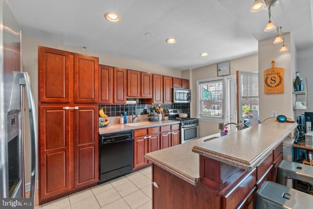 Image 10 of property listing at 409 STRATFORD RD, Baltimore, MD 21228