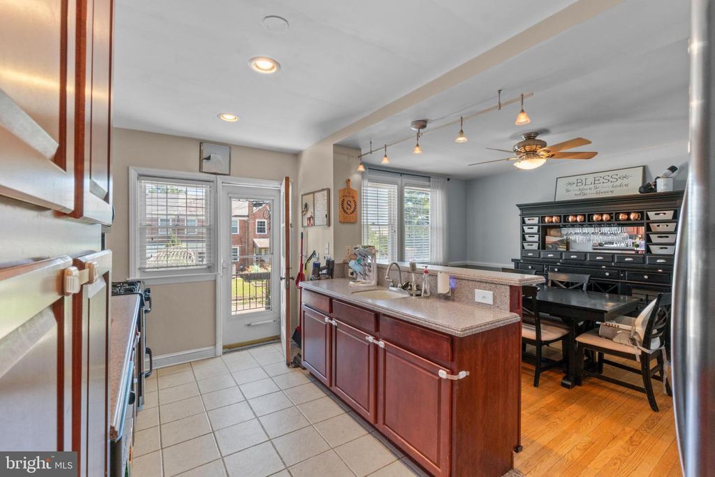 Image 11 of property listing at 409 STRATFORD RD, Baltimore, MD 21228