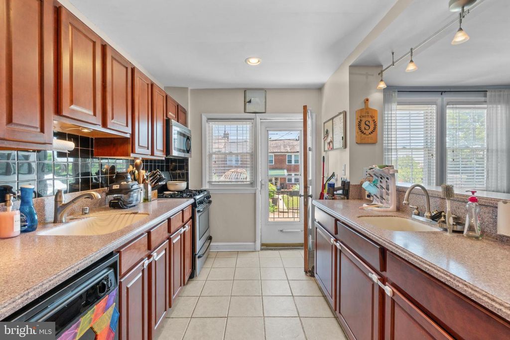 Image 12 of property listing at 409 STRATFORD RD, Baltimore, MD 21228