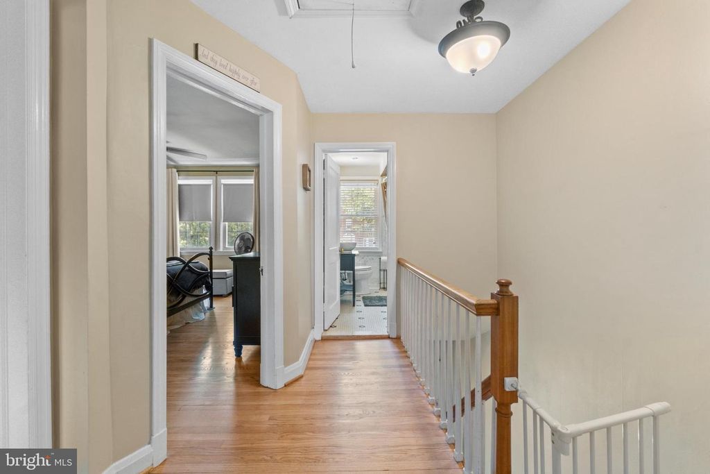 Image 15 of property listing at 409 STRATFORD RD, Baltimore, MD 21228