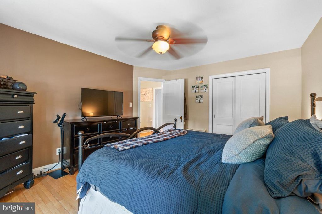Image 17 of property listing at 409 STRATFORD RD, Baltimore, MD 21228