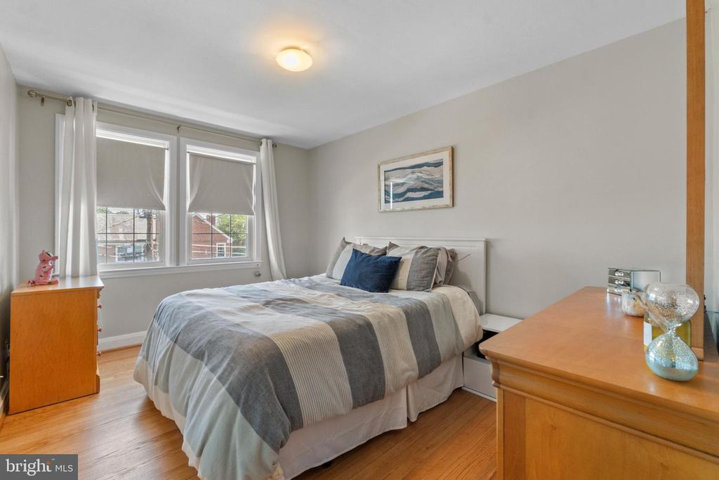 Image 18 of property listing at 409 STRATFORD RD, Baltimore, MD 21228