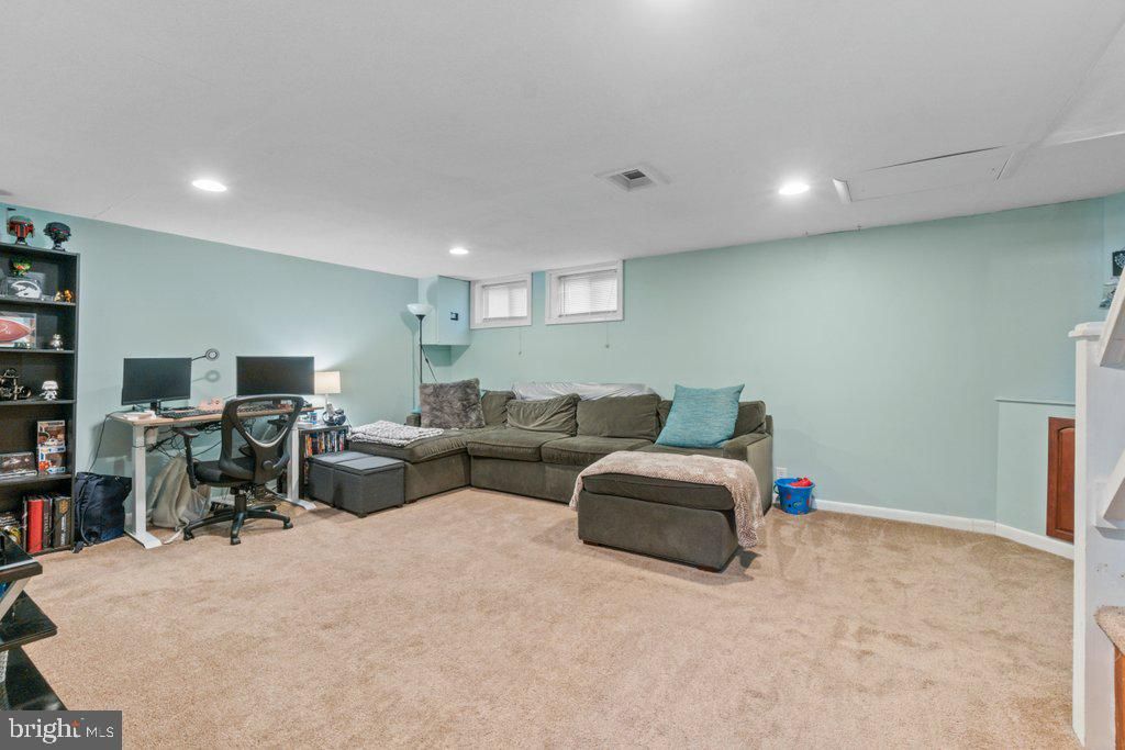 Image 24 of property listing at 409 STRATFORD RD, Baltimore, MD 21228