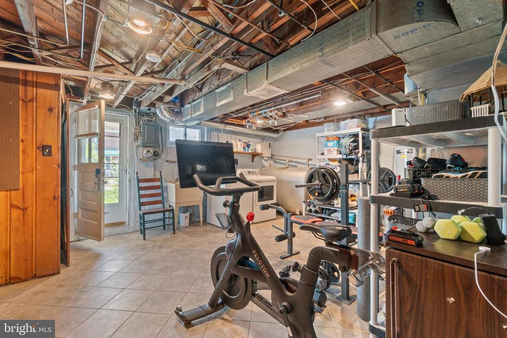 Image 25 of property listing at 409 STRATFORD RD, Baltimore, MD 21228