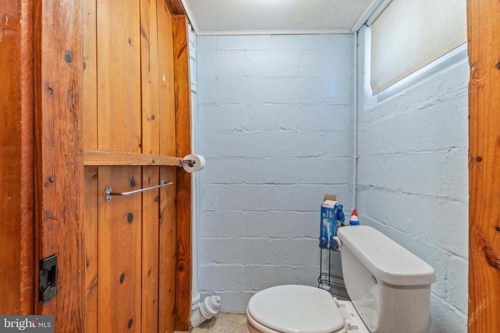 Image 26 of property listing at 409 STRATFORD RD, Baltimore, MD 21228