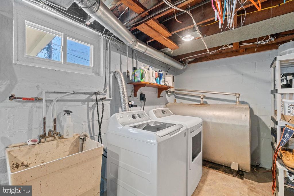 Image 27 of property listing at 409 STRATFORD RD, Baltimore, MD 21228