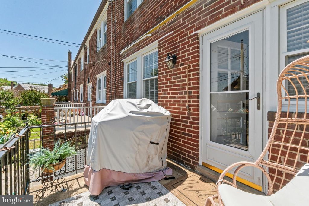 Image 28 of property listing at 409 STRATFORD RD, Baltimore, MD 21228