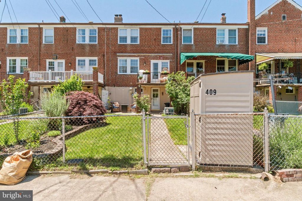 Image 30 of property listing at 409 STRATFORD RD, Baltimore, MD 21228