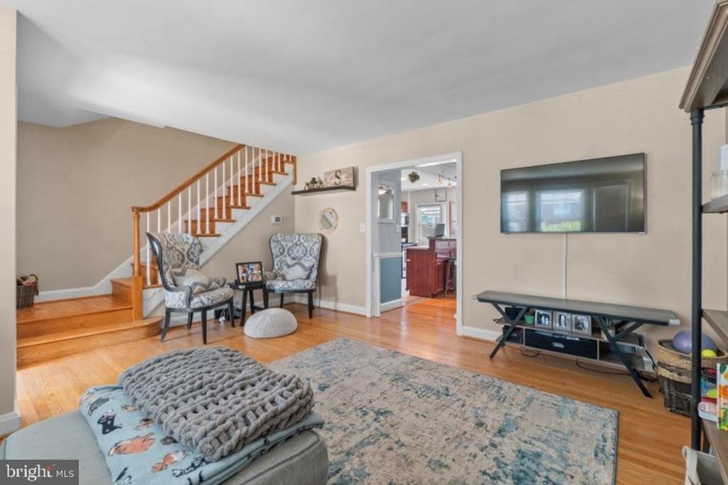 Image 7 of property listing at 409 STRATFORD RD, Baltimore, MD 21228