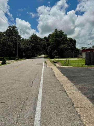 1718 W Dumble Street 14, Alvin, TX 77511
