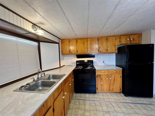 1718 W Dumble Street 14, Alvin, TX 77511