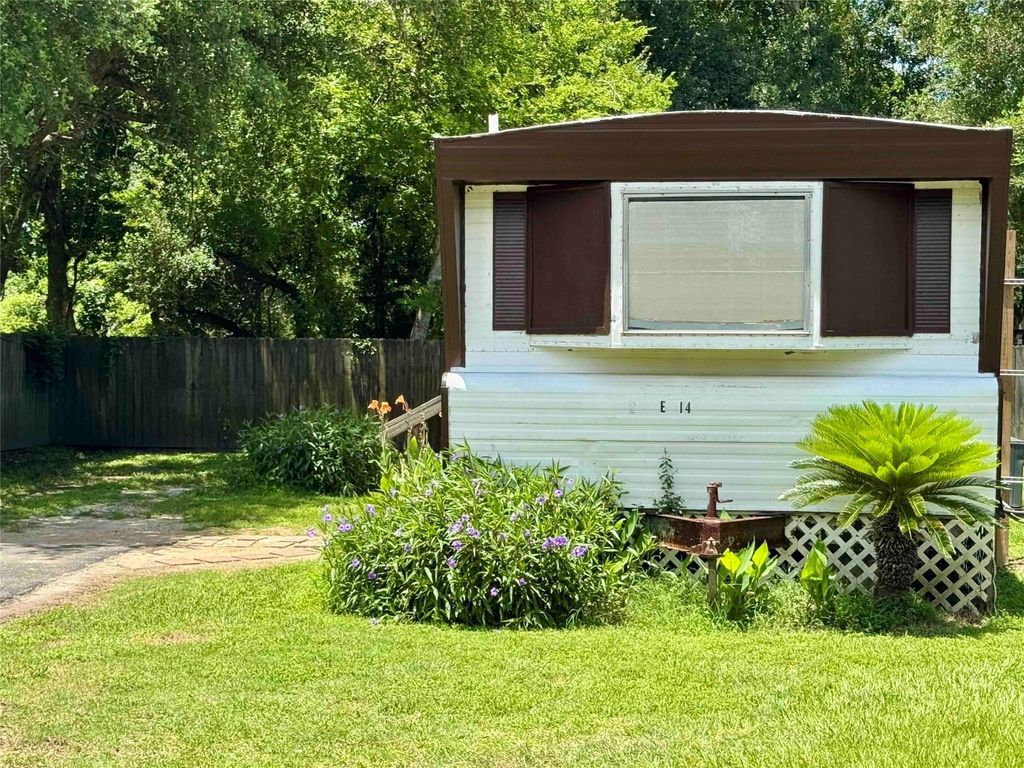 1718 W Dumble Street 14, Alvin, TX 77511