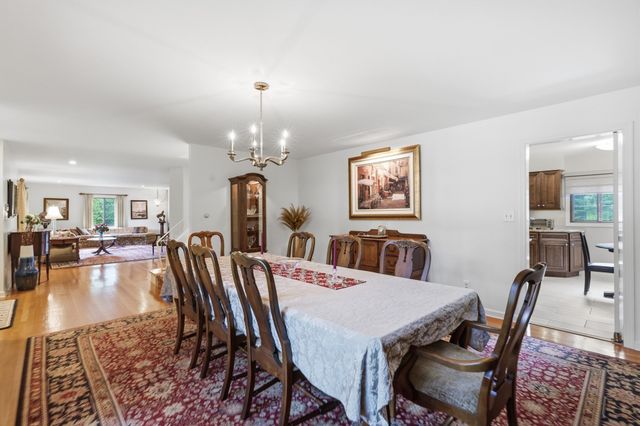 5 Rollingwood Dr, Worcester, MA 01609