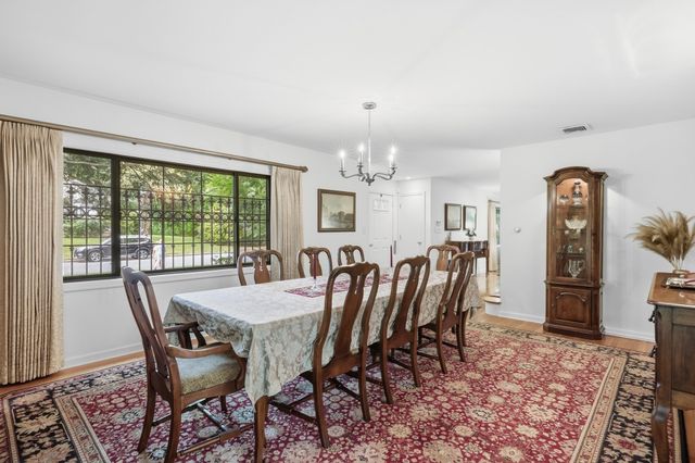 5 Rollingwood Dr, Worcester, MA 01609