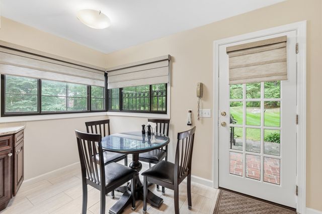 5 Rollingwood Dr, Worcester, MA 01609