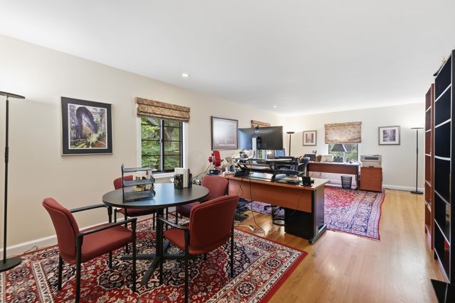 5 Rollingwood Dr, Worcester, MA 01609
