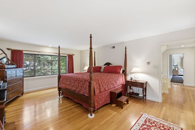 5 Rollingwood Dr, Worcester, MA 01609