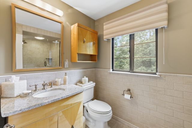5 Rollingwood Dr, Worcester, MA 01609
