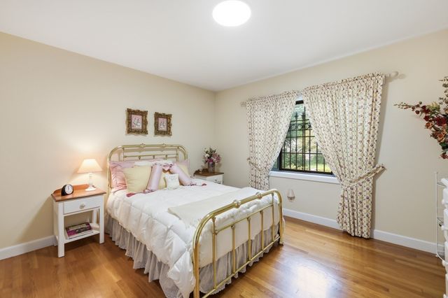 5 Rollingwood Dr, Worcester, MA 01609